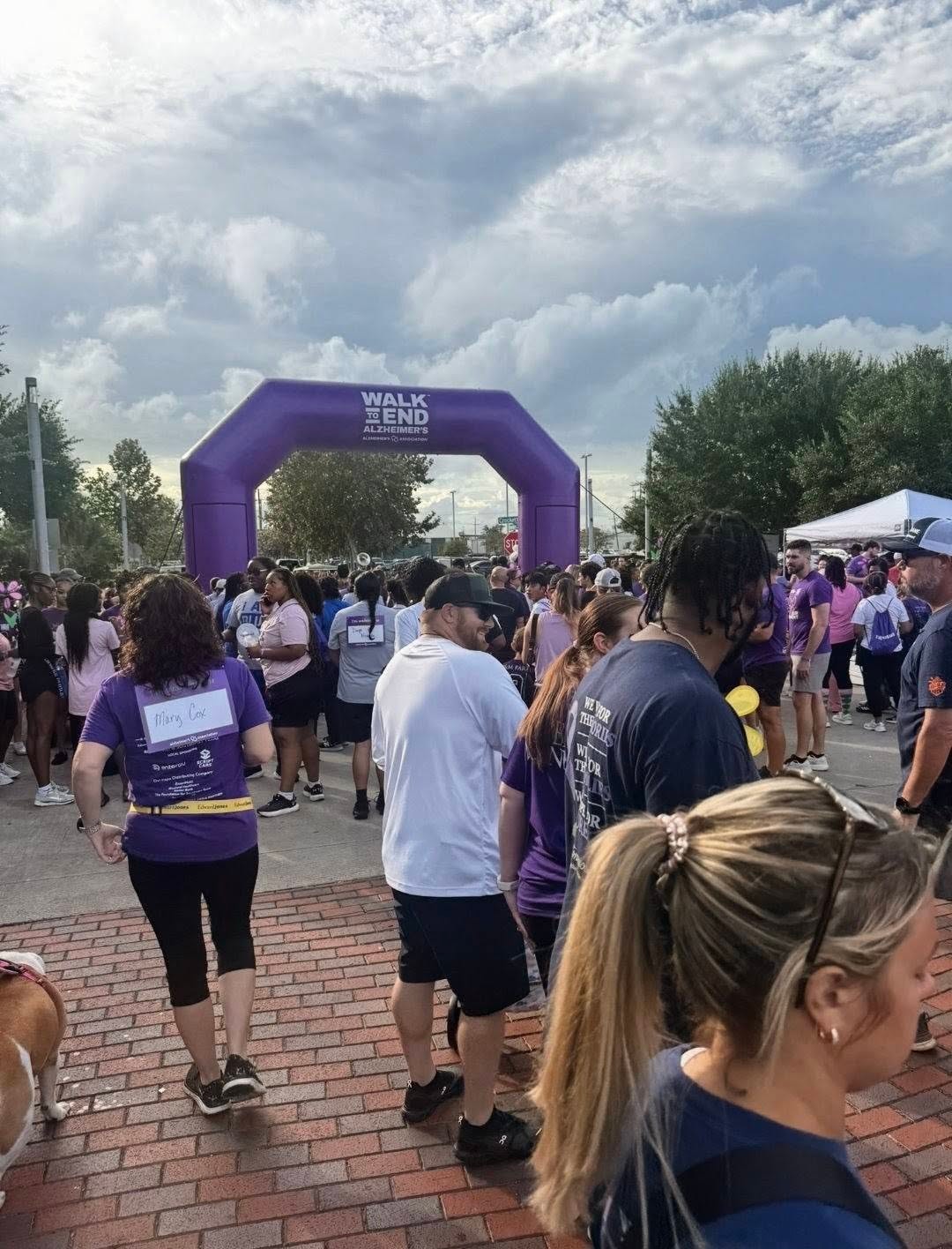 Participants gathering at the Walk to End Alzheimer’s arch